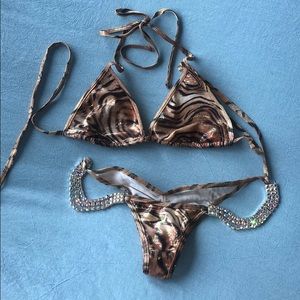 Bikini 👙 with crystal straps on the bottom